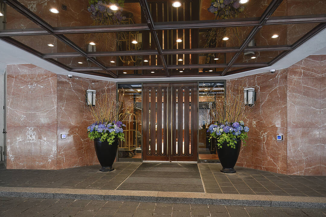 175 Cumberland St #2202, Toronto, Ontario