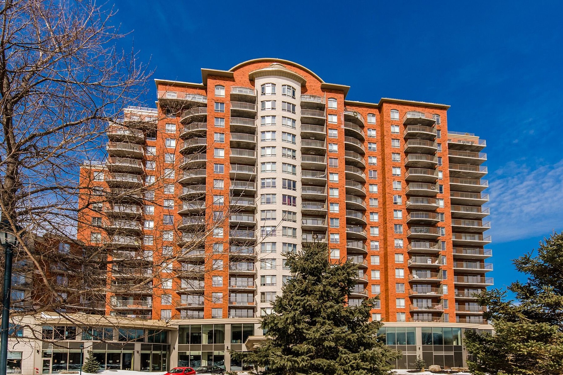 3045 Boul. NotreDame, Apt. 1102, Chomedey, Québec Sotheby's International Realty Canada