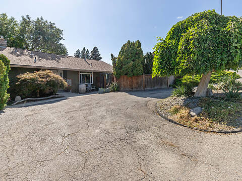 2931 Thacker Drive, West Kelowna