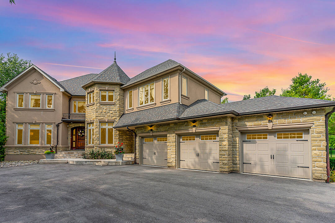 42 Prince Adam Crt, King, Ontario