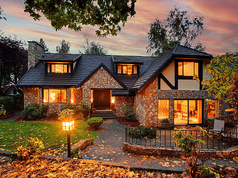 921 St. Charles Street, Victoria