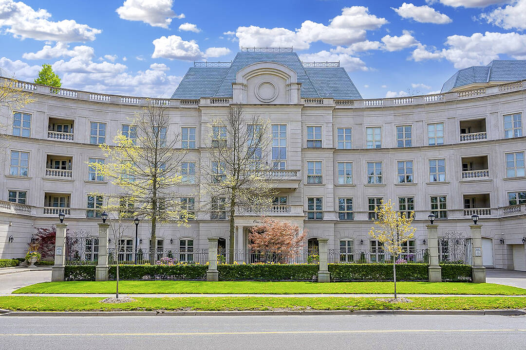 1 Post Rd #Ph-1, Toronto, Ontario