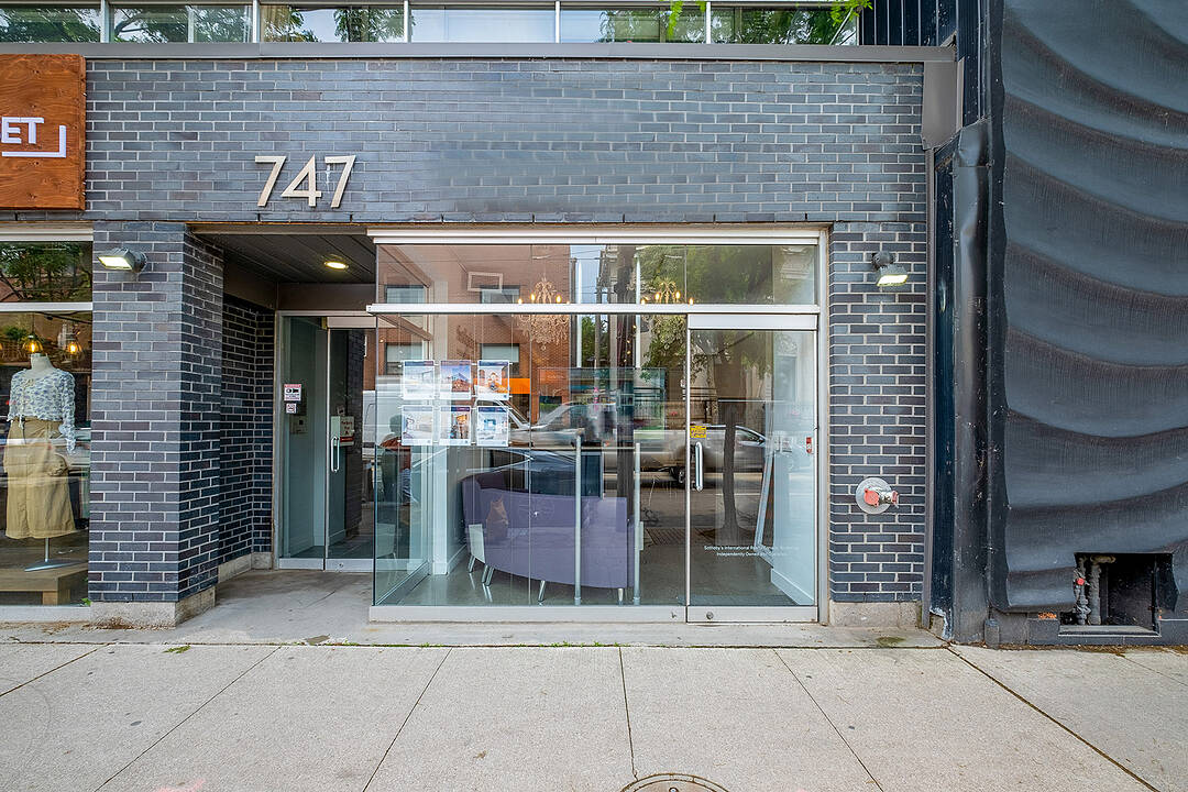 747 Queen St E #102, Toronto, Ontario