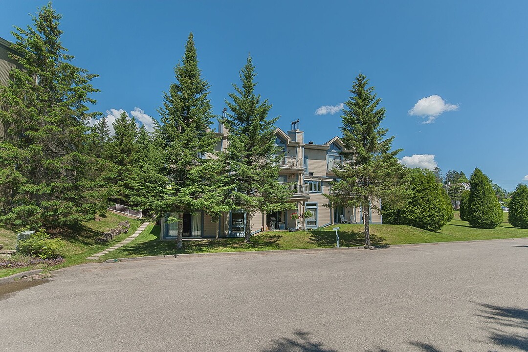 774 Rue Principale, Apt. 143, SaintSauveur, Quebec, Québec Sotheby's International Realty Canada