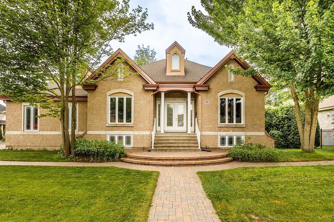 22 Rue des Doublons, Blainville, Québec Sotheby's International