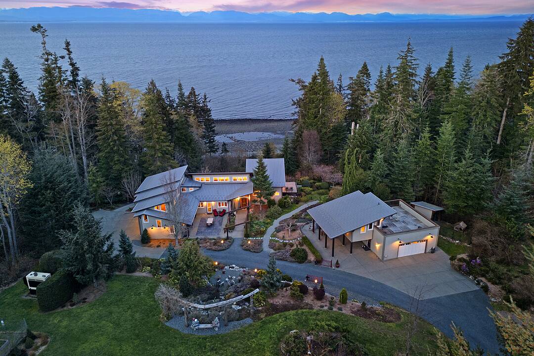 6520 Eagles Drive, Courtenay, British Columbia