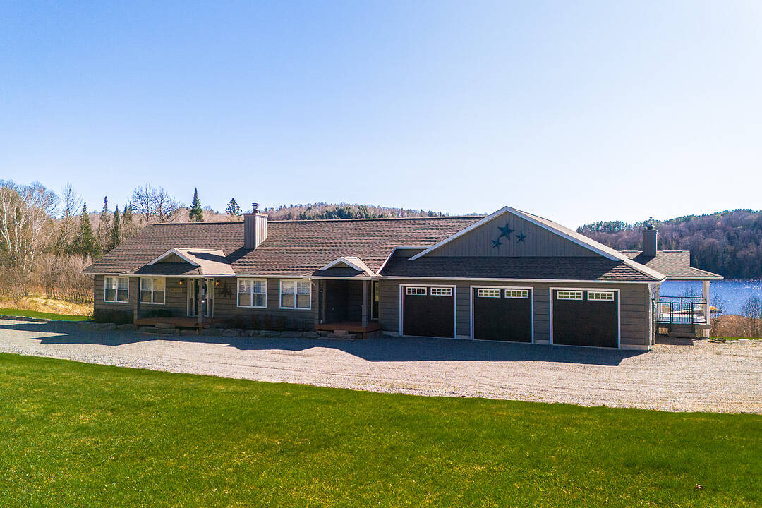 427 West Browns Road East, Huntsville, Ontario