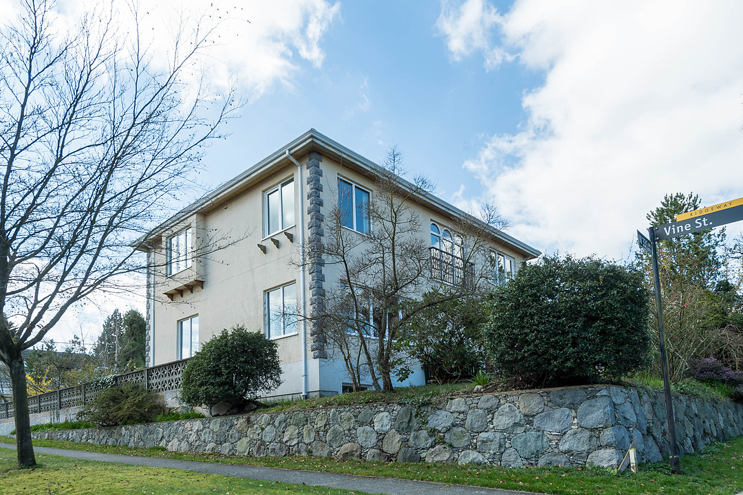2302 W 33rd Avenue, Vancouver, British Columbia