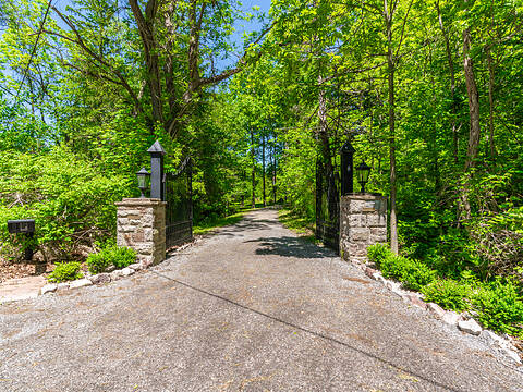 2218 Hollow Rd, Pelham