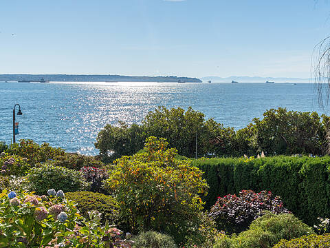 2246 Bellevue Avenue #101, West Vancouver