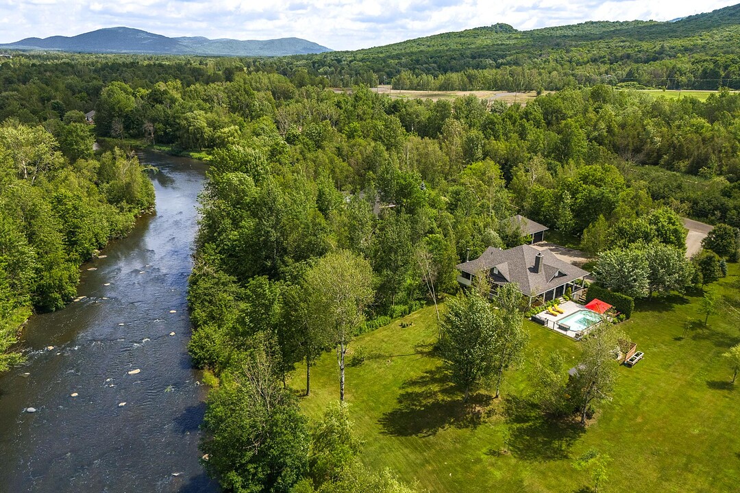 174 Rue de la Rivière, Bromont, Québec Sotheby's International Realty