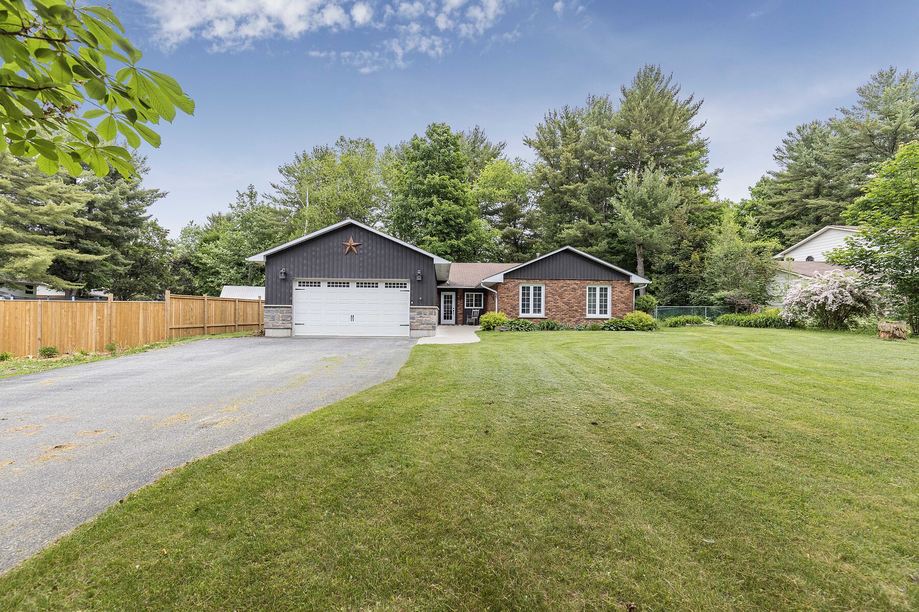 21 Luella Blvd, Springwater, Ontario Sotheby's International Realty