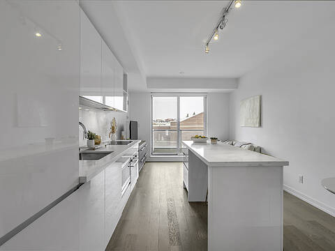 377 Madison Ave #407, Toronto