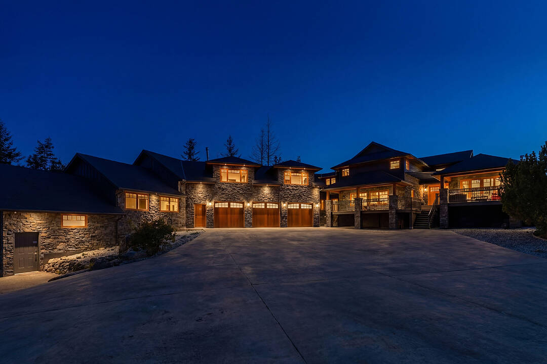 5774 Deadpine Drive, Kelowna, British Columbia