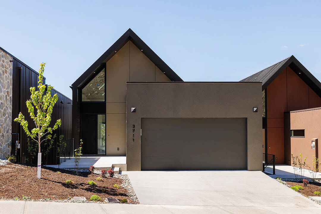 3711 Mckinley Beach Drive, Kelowna, British Columbia