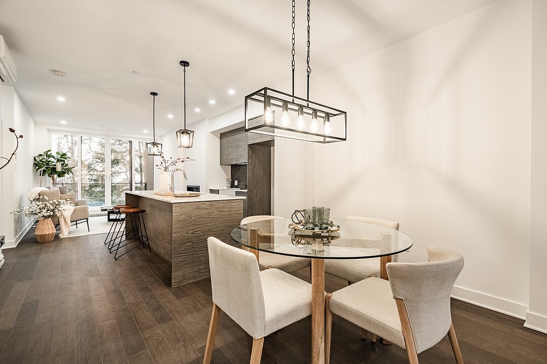 256 Ch. des Diligences, Apt. 102, Bromont, Québec