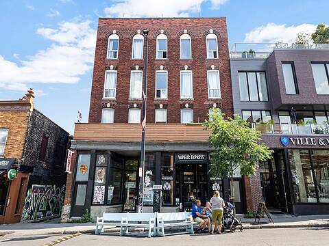60-64 Av. du Mont-Royal E., Le Plateau-Mont-Royal