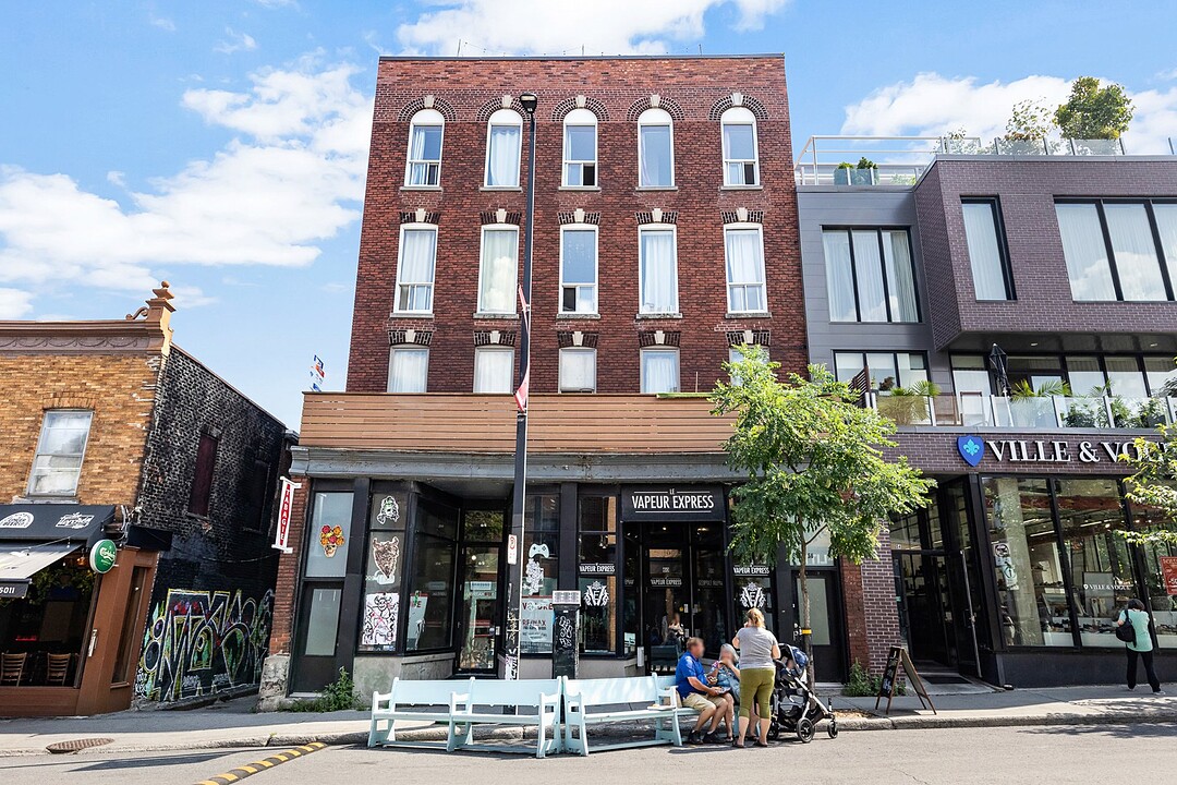 60-64 Av. du Mont-Royal E., Le Plateau-Mont-Royal, Québec