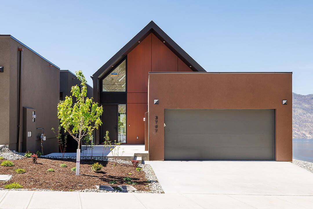 3707 McKinley Beach Drive, Kelowna, British Columbia