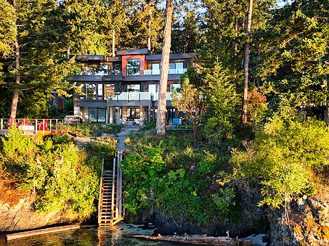 848 Lands End Road, North Saanich
