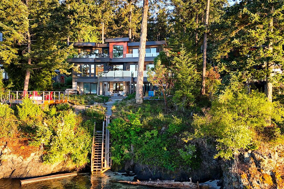848 Lands End Road, North Saanich, British Columbia