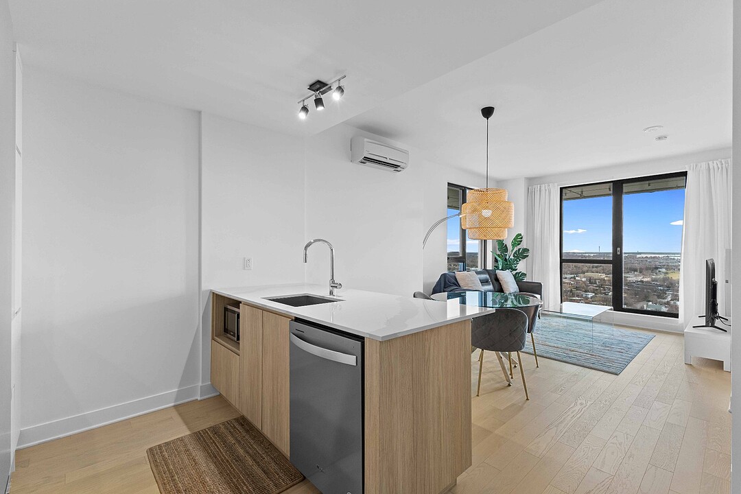 200 Rue Marie-Charles-Le Moyne, Apt. 2420, Le Vieux-Longueuil, Québec