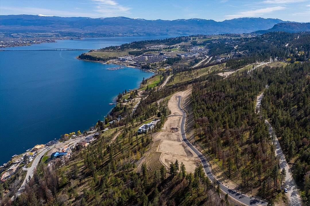8-1045 Bear Creek Lane, West Kelowna, British Columbia