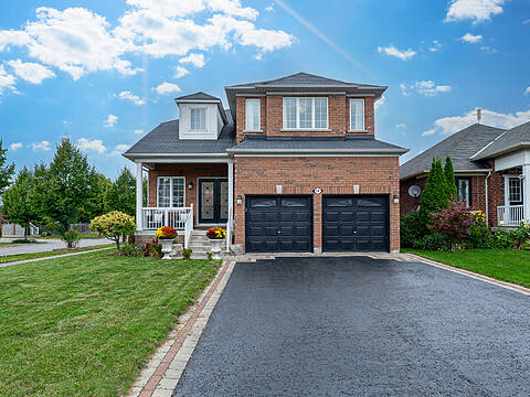 18 Harkness Dr, Whitby