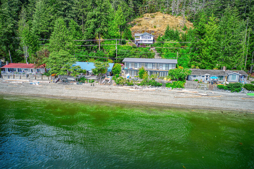 6812 Sunshine Coast Highway, Sechelt, British Columbia