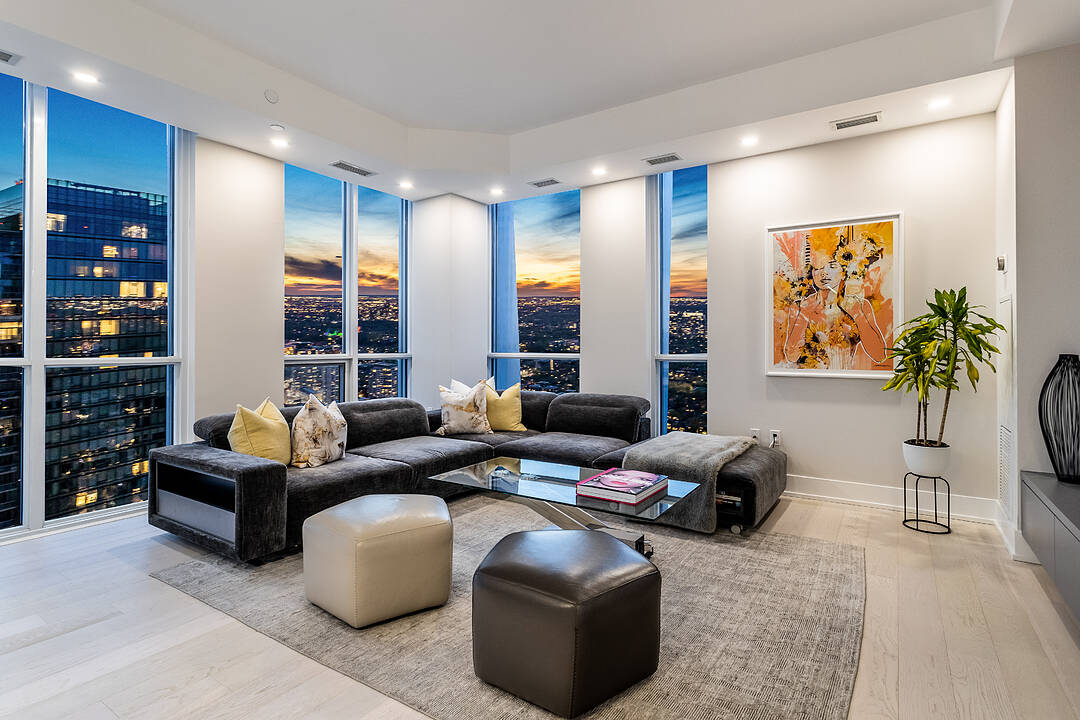 1 Yorkville Ave #5405, Toronto, Ontario