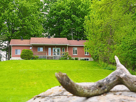 20820 South Service Road, South Glengarry