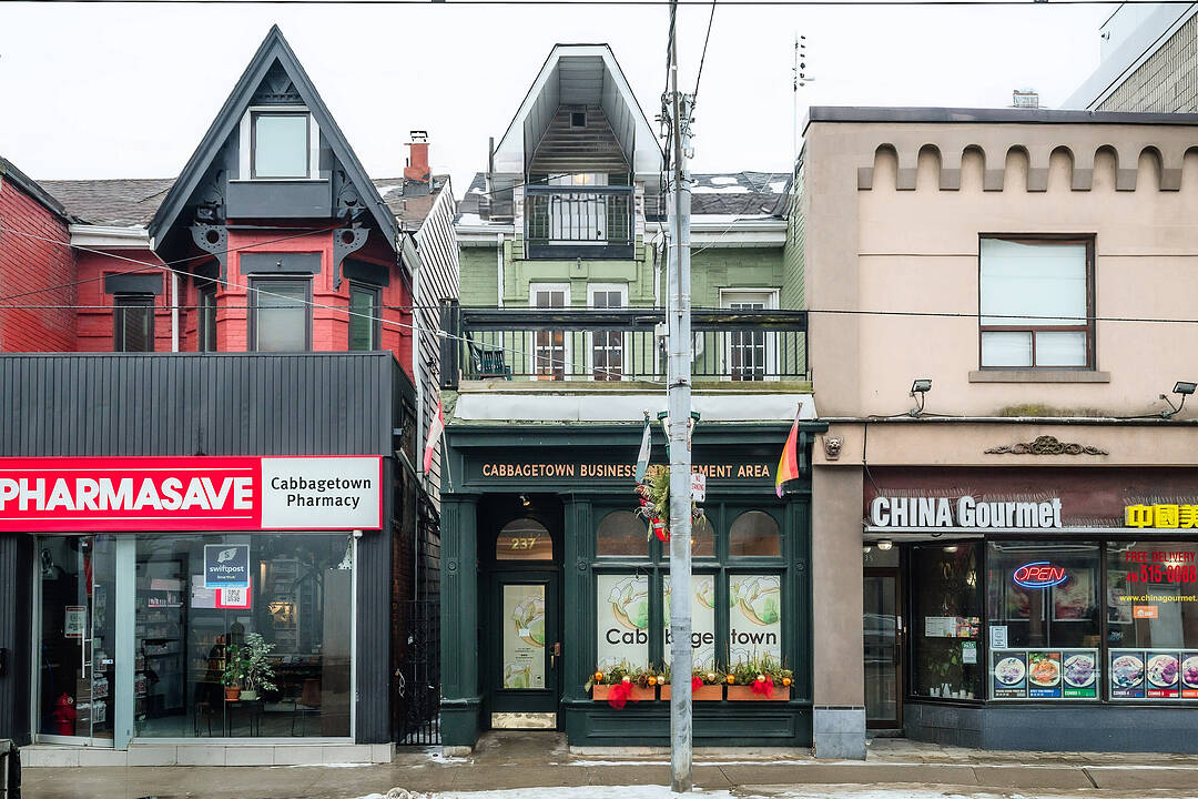 237 Carlton St, Toronto, Ontario