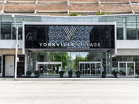 55A Avenue Rd #408, Toronto