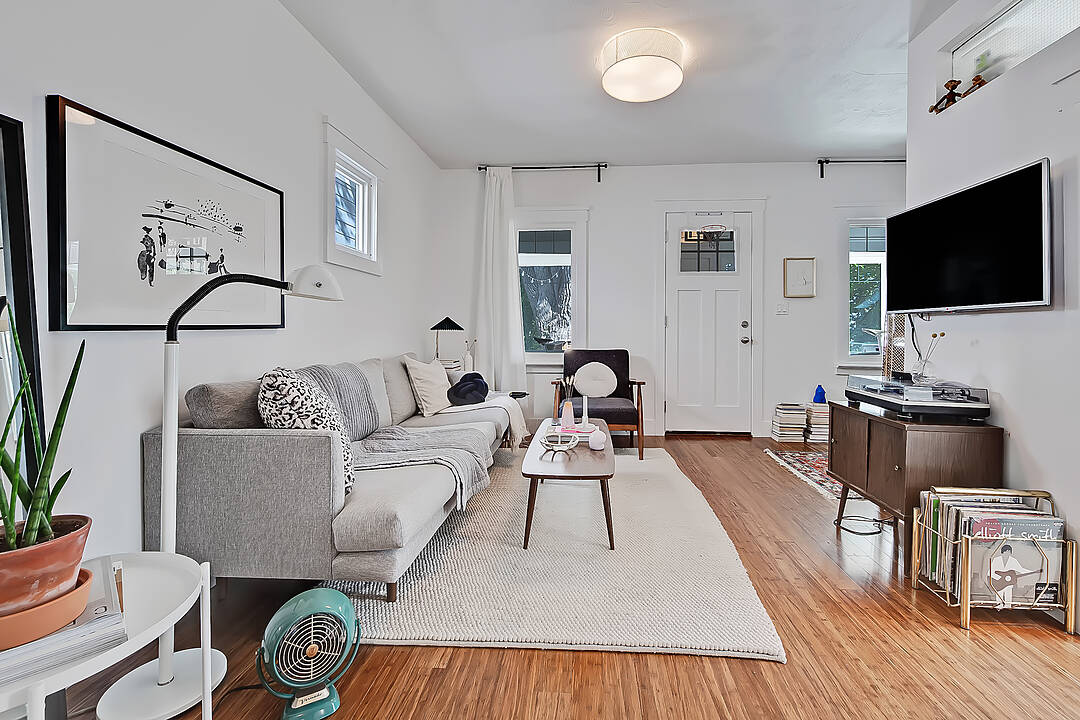 3833 Parkhill Street SW, Calgary, Alberta