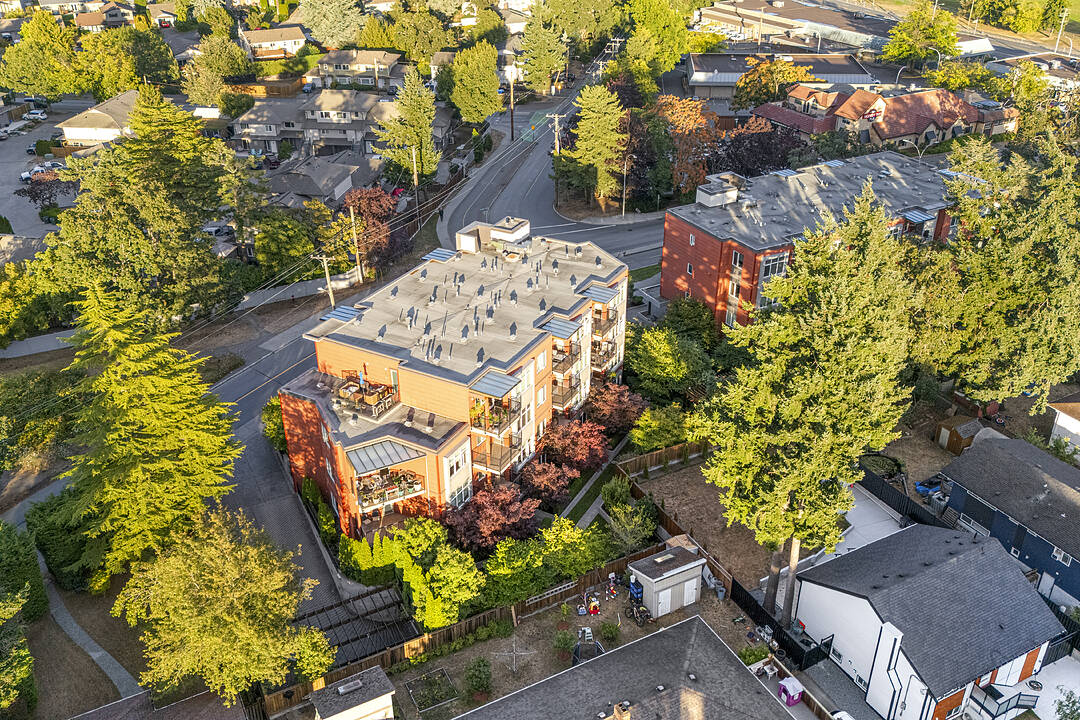 204-4040 Borden Street, Saanich, British Columbia