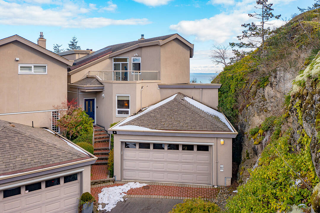9-4771 Cordova Bay Road, Victoria, British Columbia