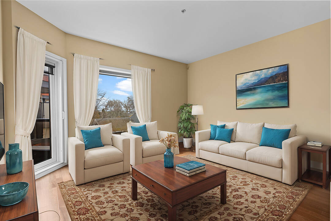 202-2589 Penrhyn Street, Saanich, British Columbia