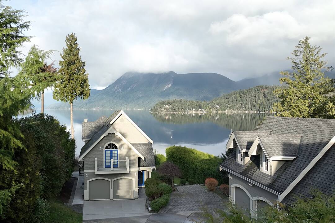 6560 Gale Avenue N, Sechelt, British Columbia