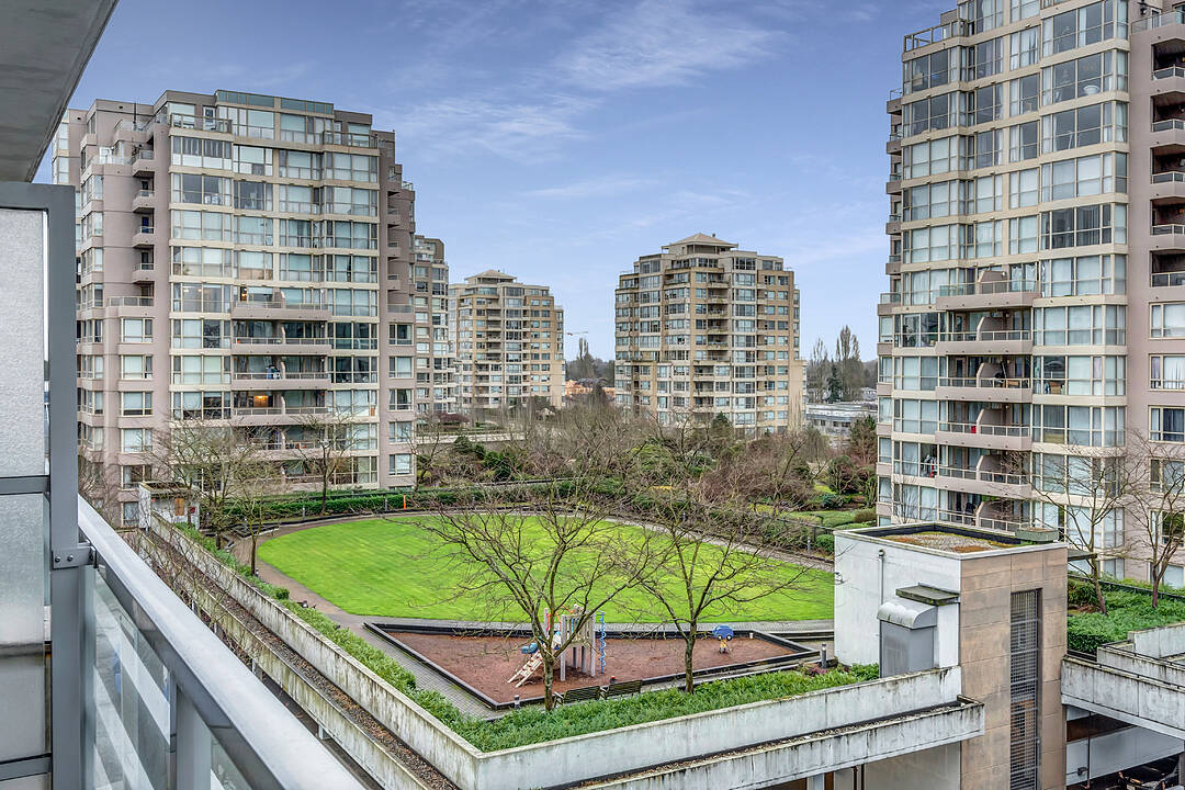 8068 Westminster Highway #905, Richmond, British Columbia