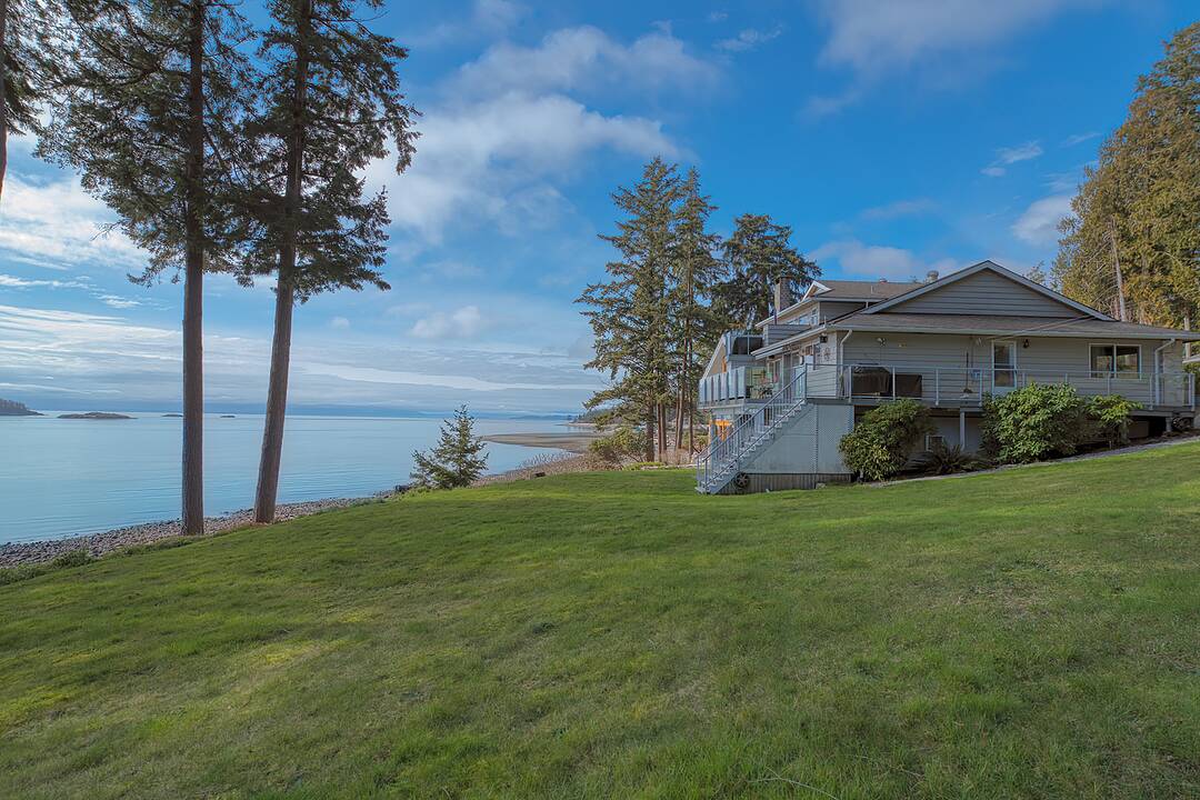 6437 Sunshine Coast Highway, Sechelt, British Columbia