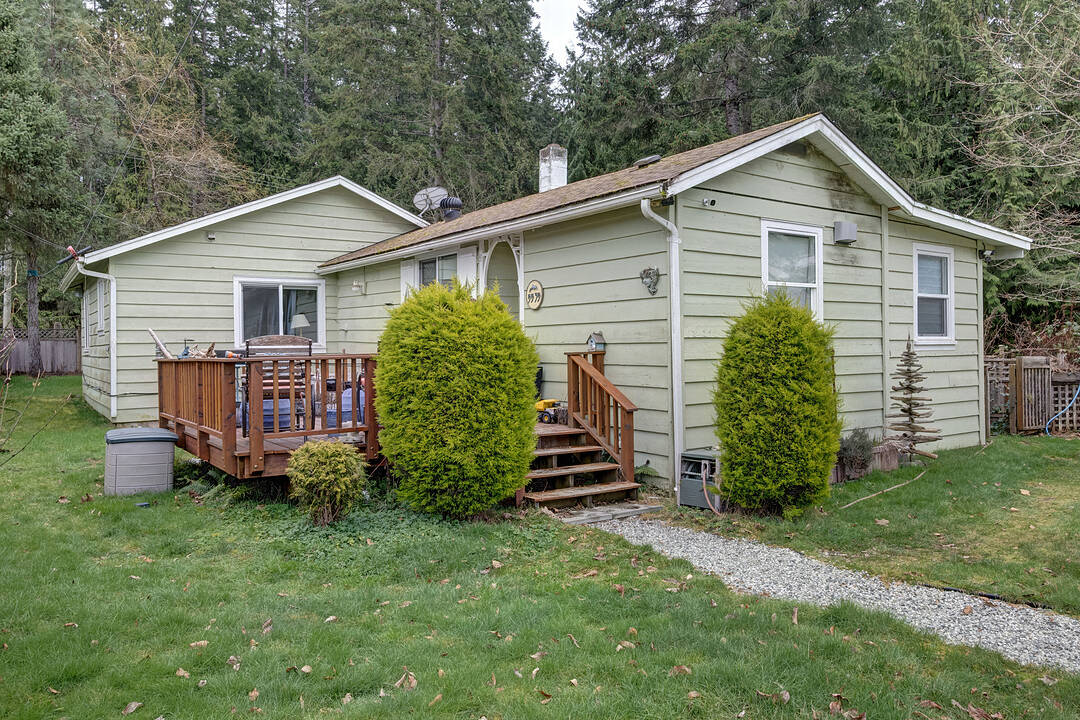 5535 Kontiki Road, Sechelt, British Columbia