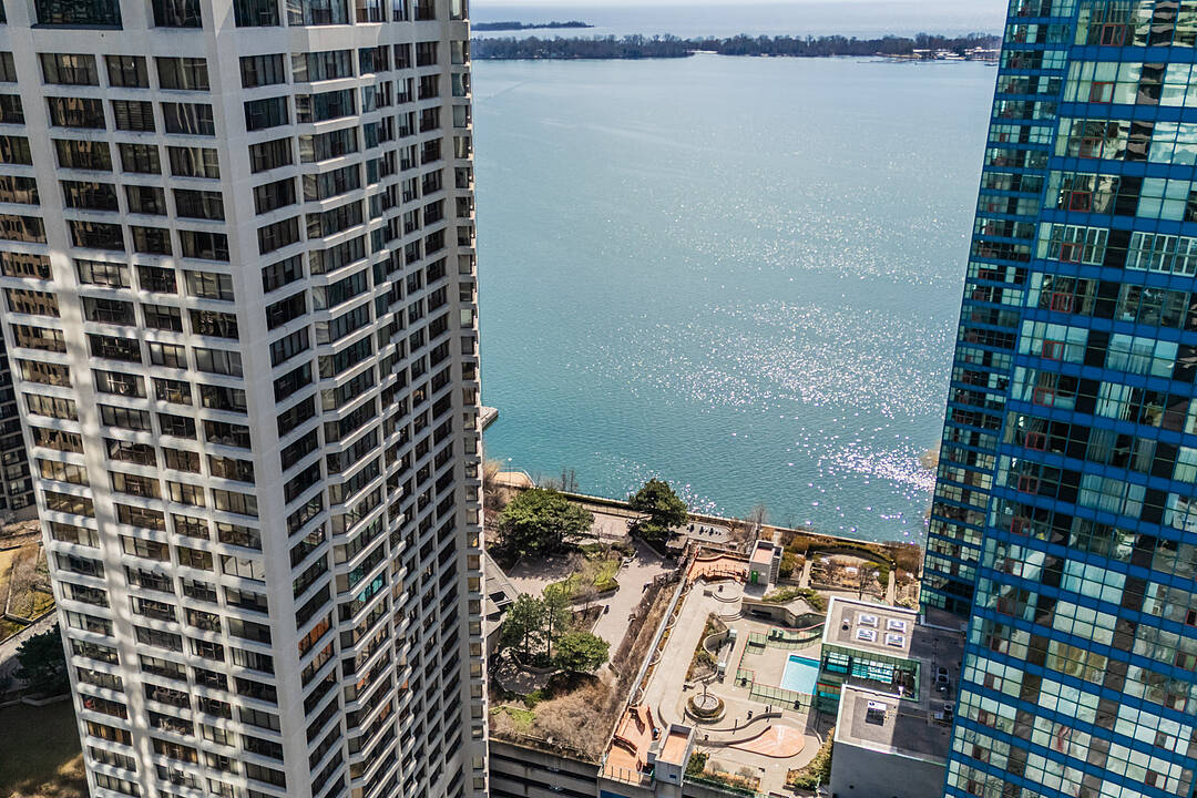 65 Harbour Sq #2204, Toronto, Ontario