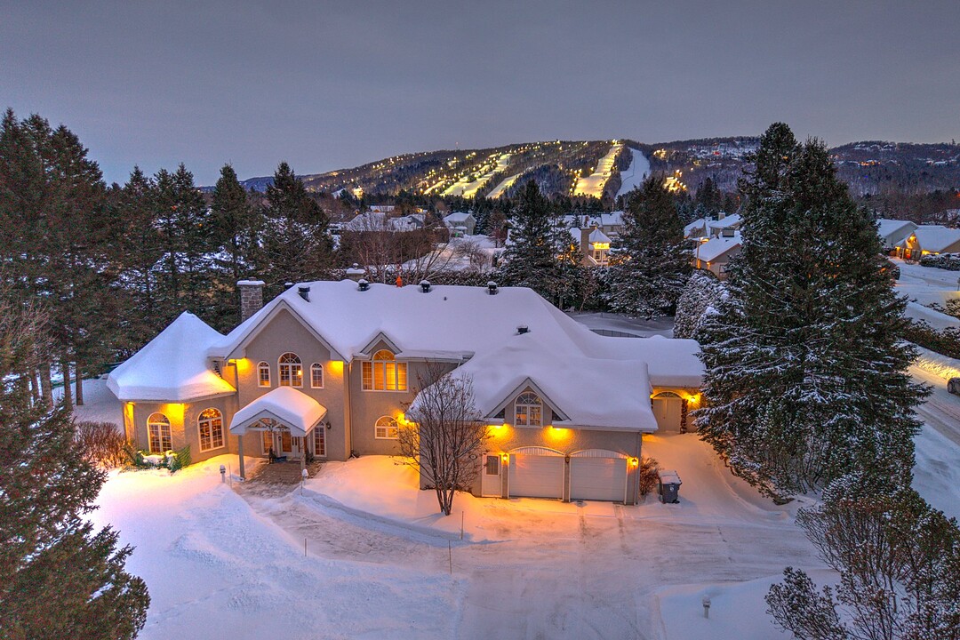 25 Av. des Chevaliers, Saint-Sauveur, Quebec, Québec