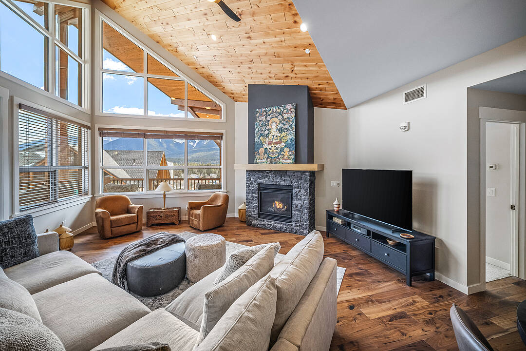 403 - 1105 Spring Creek Drive, Canmore, Alberta