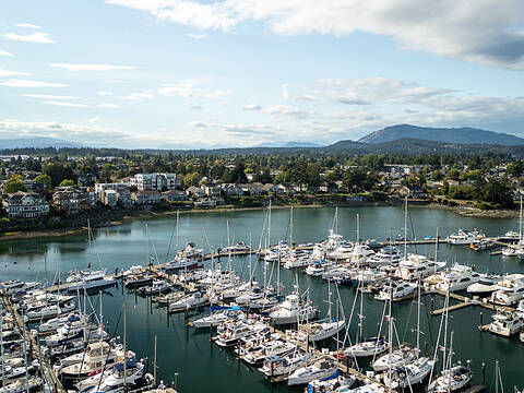 202-2550 Bevan Avenue, Sidney