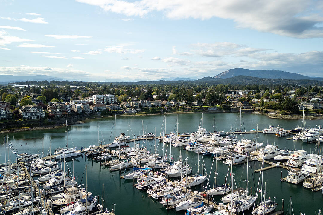 202-2550 Bevan Avenue, Sidney, British Columbia