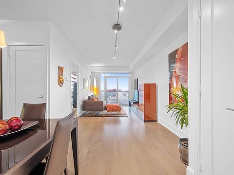 70 Roehampton Ave #1511, Toronto