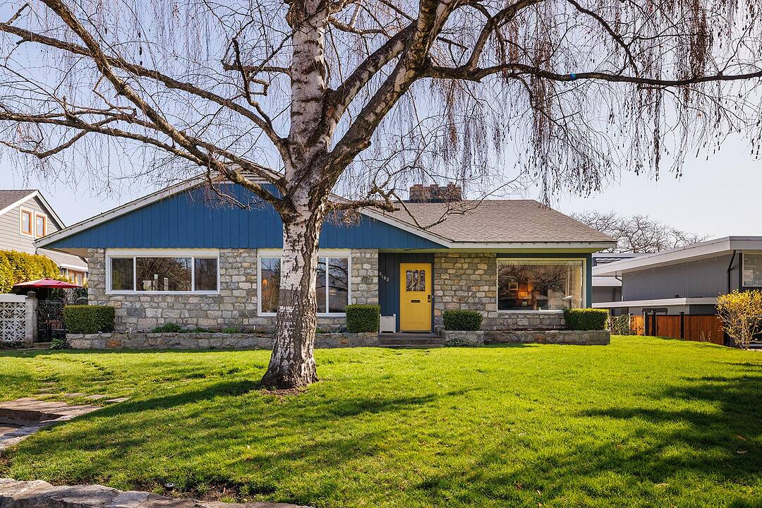 2185 Abbott Street, Kelowna, British Columbia