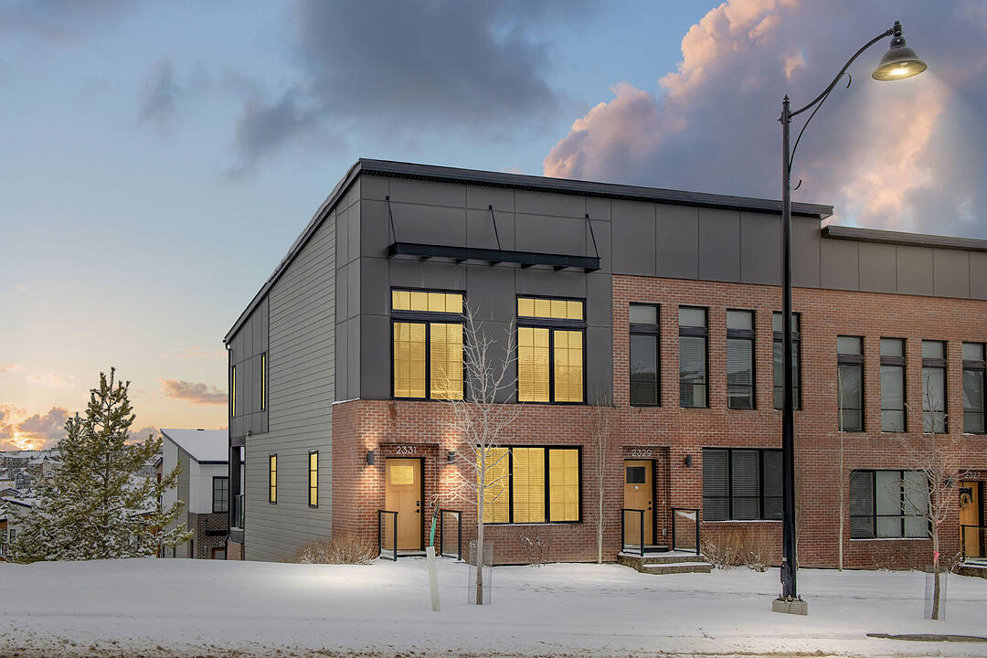 2331 77 Street SW, Calgary, Alberta