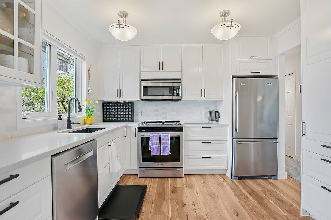 203-1158 Fairfield Road, Victoria, British Columbia